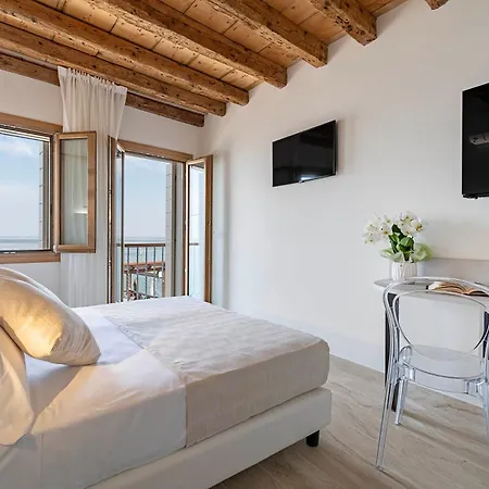 Stravedo Sunset B&B *